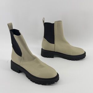 Intentionally Blank Guided Pull On Lug Sole Boots in Cream 9 S71